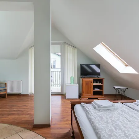 Bakster Nocleg ze śniadaniem 4*