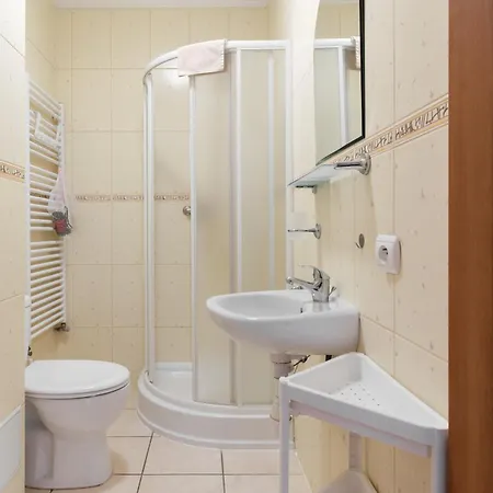 Bakster Nocleg ze śniadaniem 4*